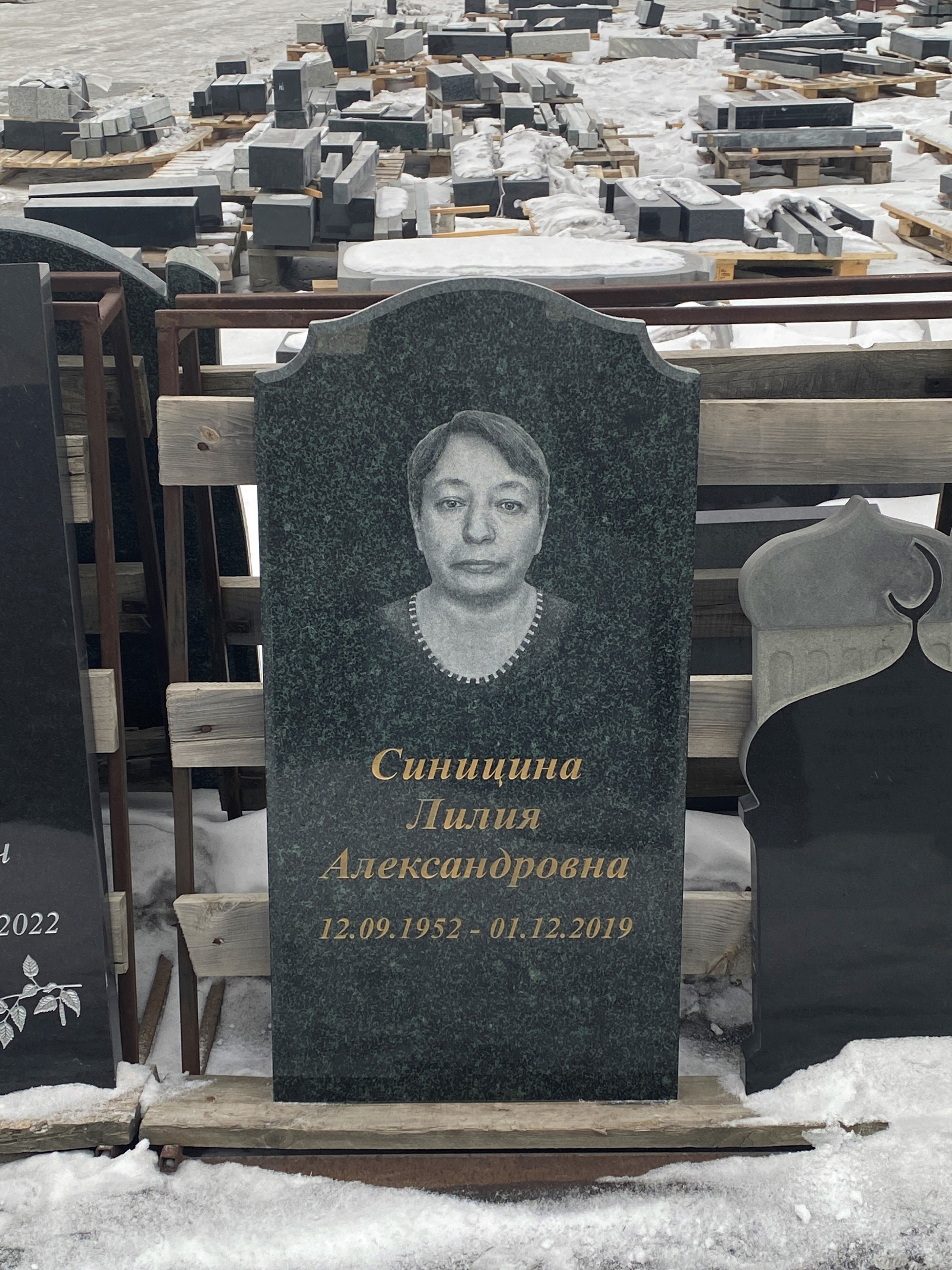 Памятник №002 из зеленого гранита — фото 2