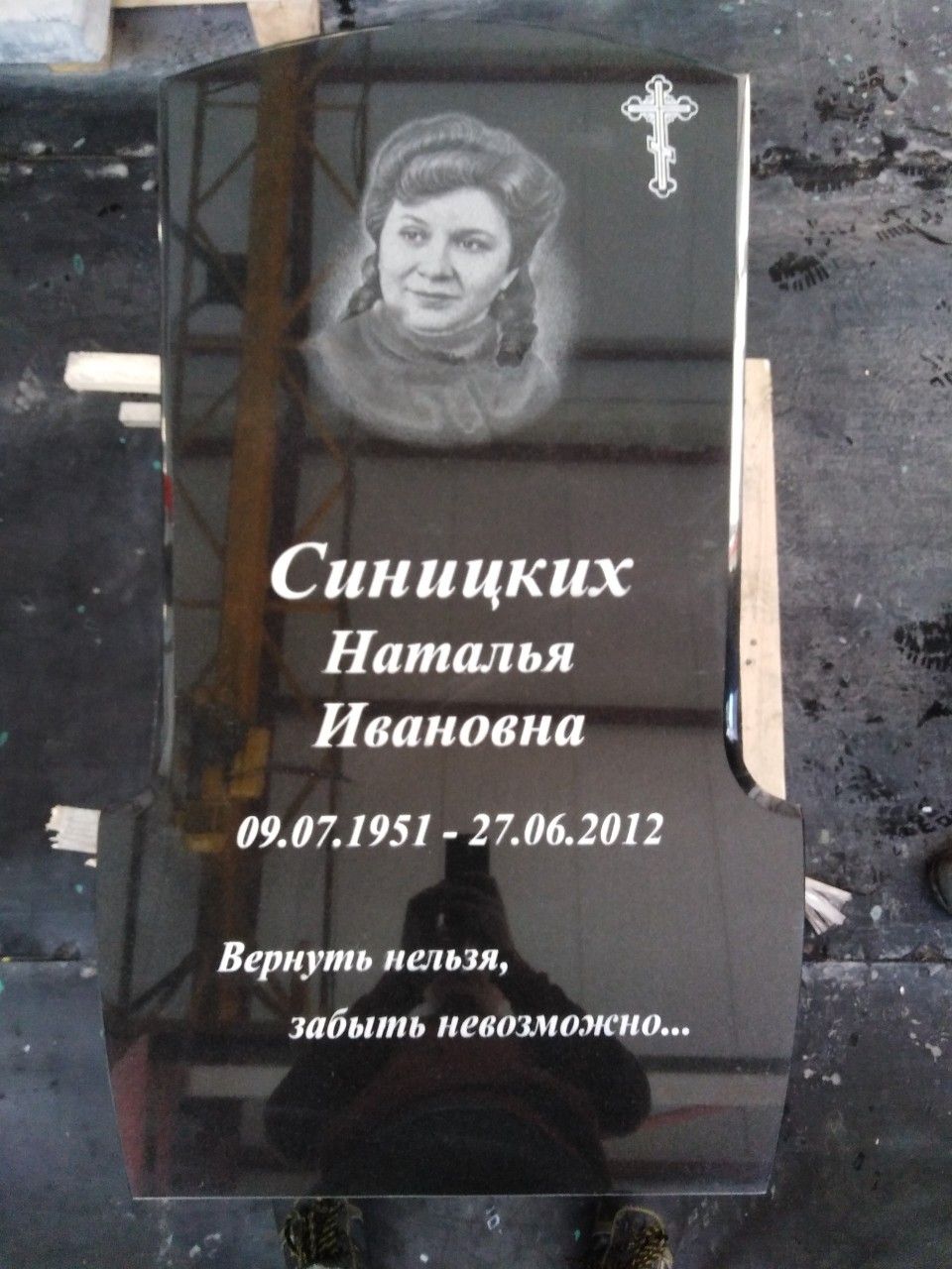 Памятник №009 из черного гранита — фото 2