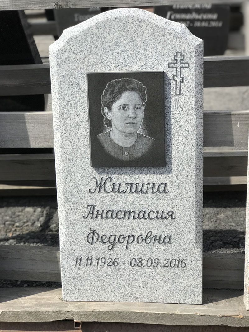 Памятник №002 из светло-серого гранита — фото 2